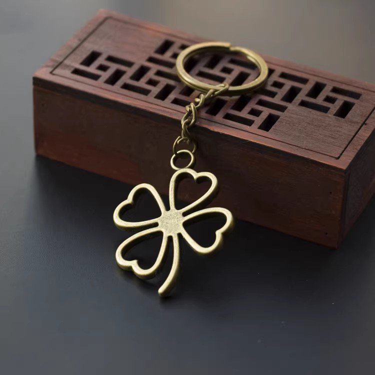 Custom Buy Clover Keychains & Keyrings - CustomBlitz.com